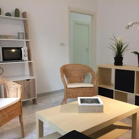 Spacious And Bright Private Balcony Fo Family