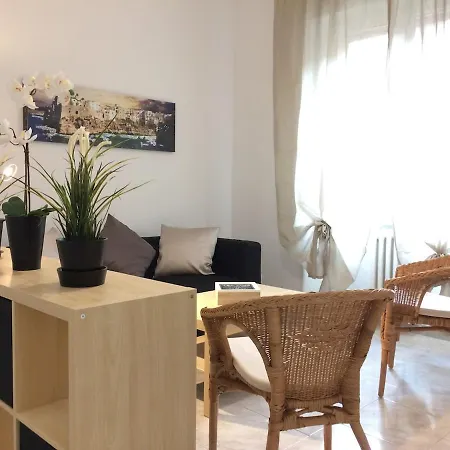 Spacious And Bright Private Balcony Fo Family Apartment *